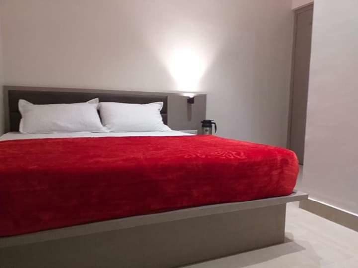 Hotel Diamond Castle Pali  Экстерьер фото